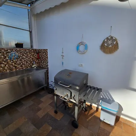 Sunny Sea View Apartment- Golem,durres 公寓