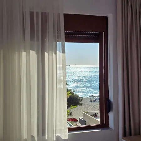 Sunny Sea View Apartment- Golem,durres 公寓 *